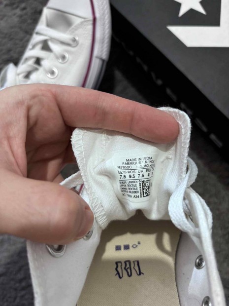 Fehér converse tornaxipő