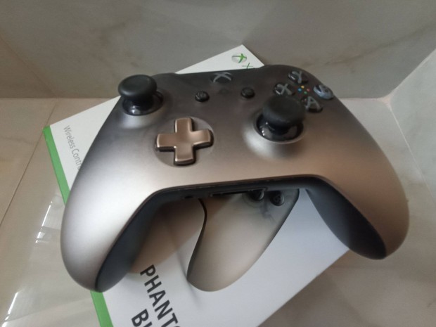 Fehr s Phantom Black Xbox One kontroller