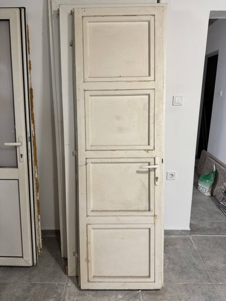 Fehér faajtó eladó