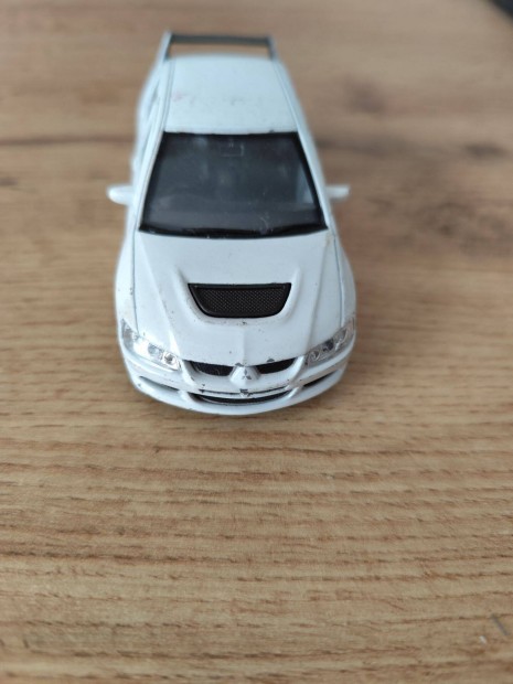 Fehér mitsubishi lancer matchbox