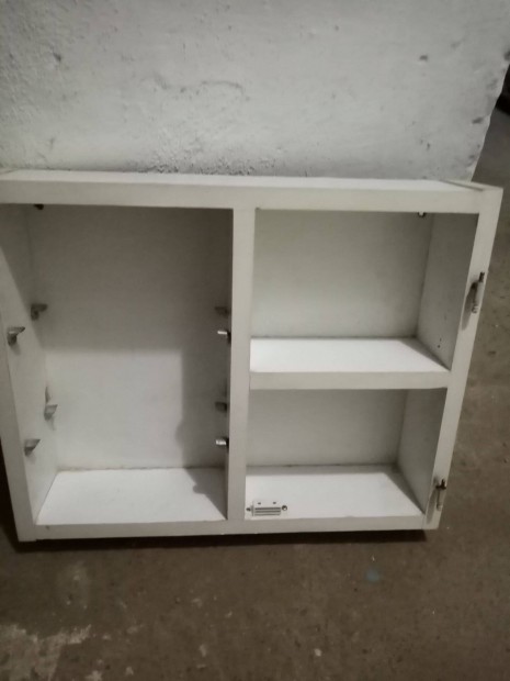 Feh�r polc elad�