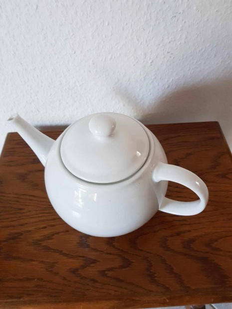 Fehér porcelán teás vagy kávés kanna 1,5 literes 14 cm magas 1000 Ft