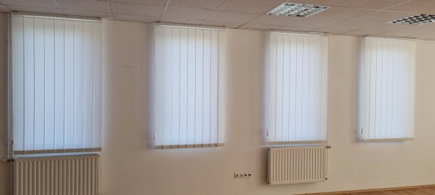 Feh�r roletta elad� kb: 90 x 240,a k�p csak illusztr�ci� !