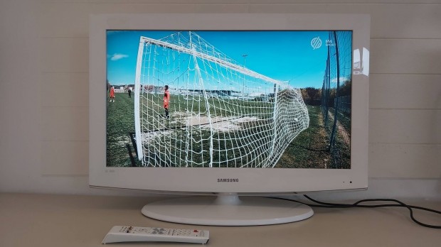 Fehér színű,82cm-es Samsung LCD tv jó állapotban eladó