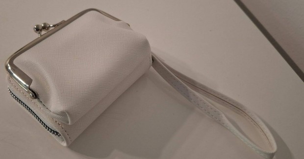 Feh�r sz�n� n�i p�nzt�rca �s k�rtyatart�