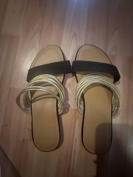 Fejete arany papucs 41