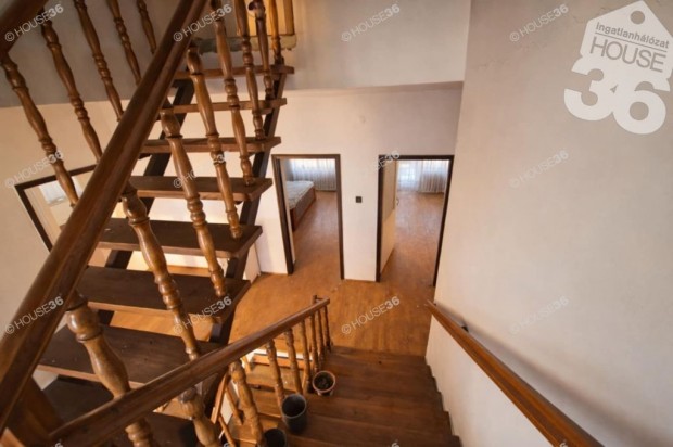 Fejleszthet�, b�v�thet� �zleti ingatlan Lajosmizse sz�v�ben!