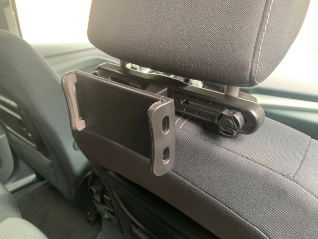 Fejtámlára szerelhető telefon/tablet tartó