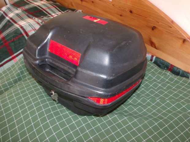 Fekete 1-sisakos motoros topcase hts doboz
