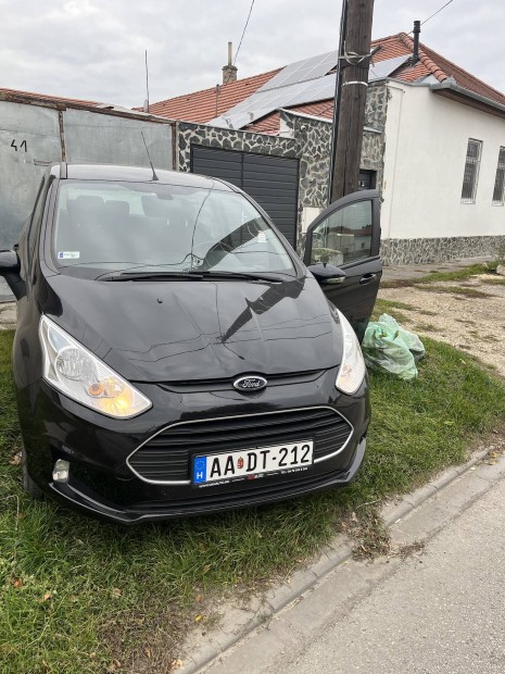 Fekete Ford B Max