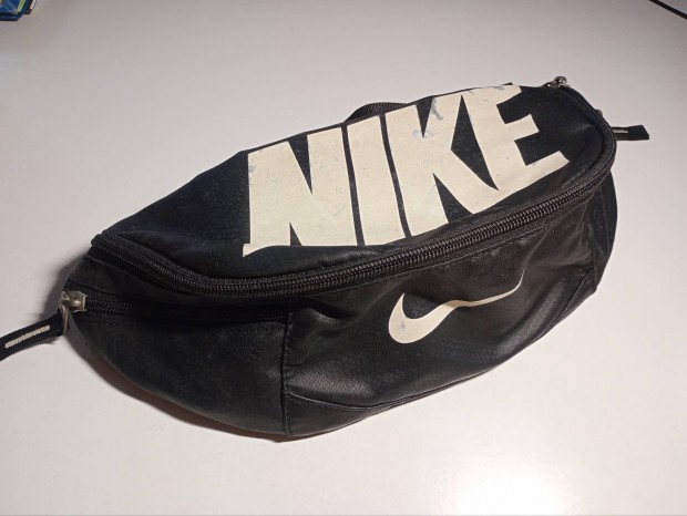 Fekete Nike vtska