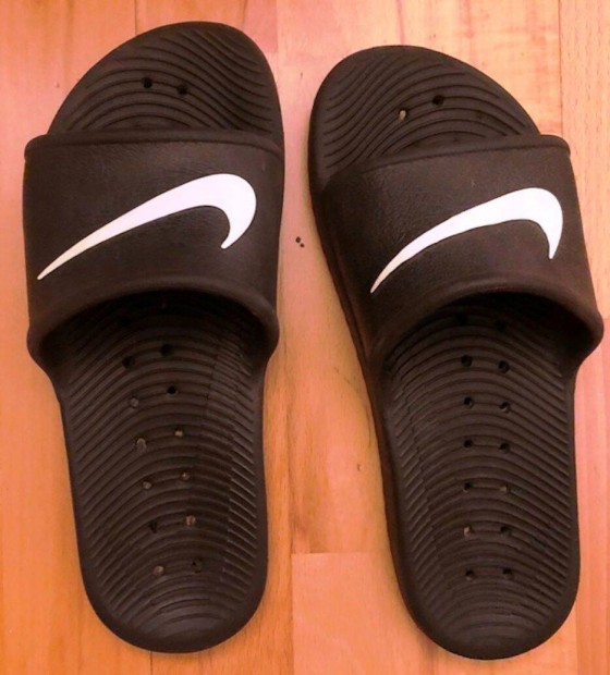 Fekete Nike papucs