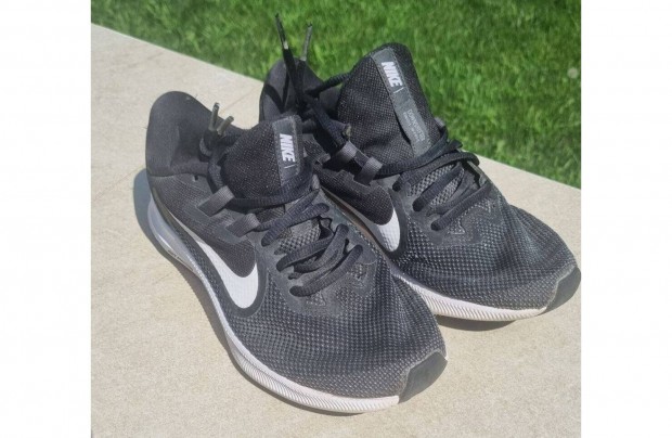 Fekete Nike utcai cip