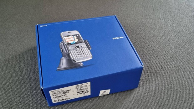 Fekete Nokia E72-1 mobiltelefon T-mobil/Telekom