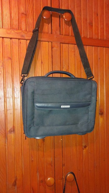 Fekete Samsonite laptoptaska