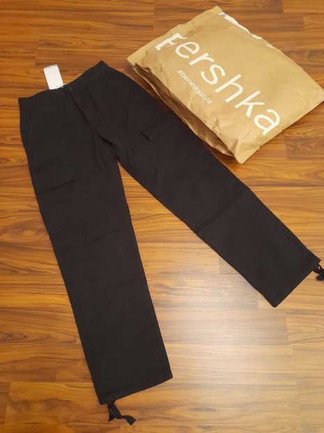 Fekete Vadonatúj Bershka nadrág eladó!