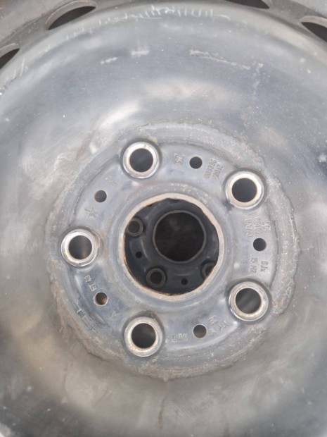 Fekete Volkswagen lemezfelni