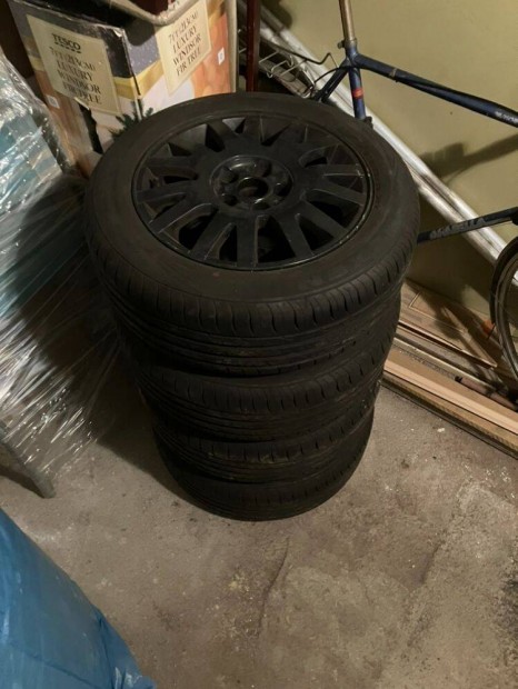 Fekete alu felni, nyri gumival