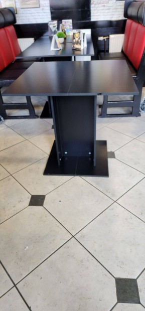 Fekete asztal