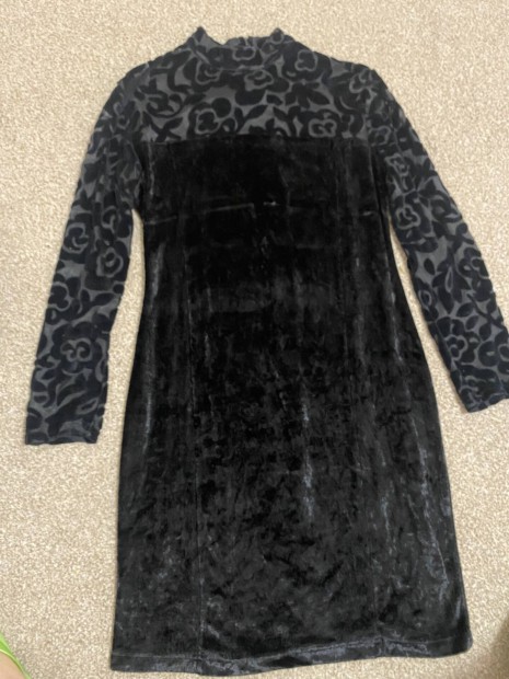 Fekete gynyr ruha