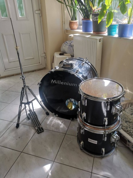 Fekete lakkozott Millenium MX222BX shell részek, egyben, olcsón !!