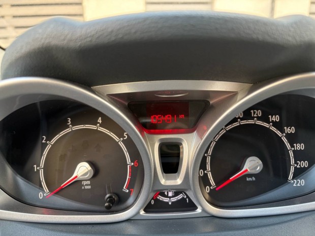 Fekete metl Ford fiesta