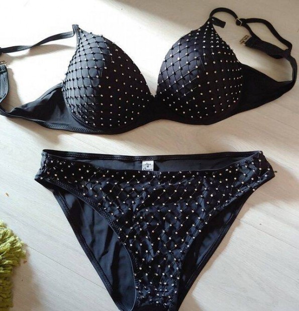 Fekete strasszos bikini 85D
