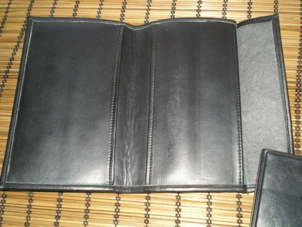 Fekete színű pénztárca vagy irattartó