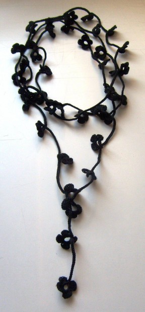 Fekete virgos horgolt nyaklnc