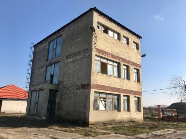 F�l hekt�ros iparter�let elad� Dunaf�ldv�ron!