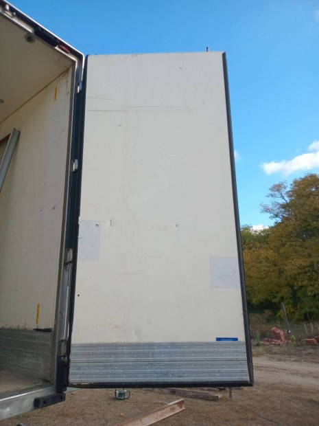Felépitmény ajtó. Szigetelt félpótkocsi hátsó ajtók