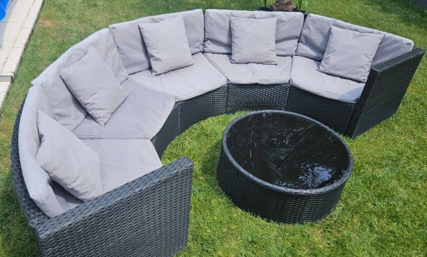 F�lk�r alak� rattan kerti garnitura