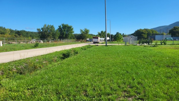 Feln�meti Agria V�lalkoz� parkban iprter�let  elad�  20-9751413