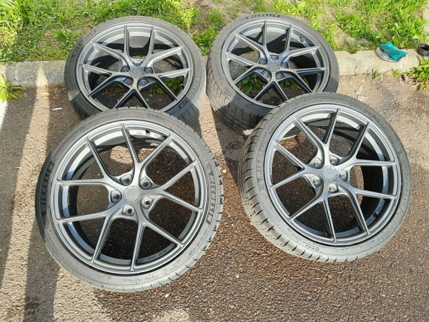 Felni Gumi Japan Racing