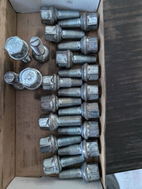 Felnicsavar, ker�kcsavar M 12 x 1,5