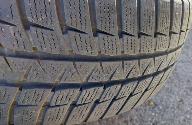 Felnire szerelt tligumi 205/55 R16 elad / Opel J Astrn voltak