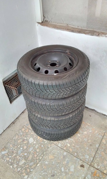Felnire szerelt téligumi szett. 185/65 R15 Fiat/ Lancia/ Alfa