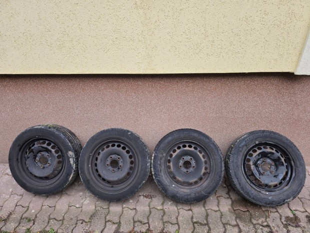 Felnis gumiabroncs szett plusz ny�ri abroncsok