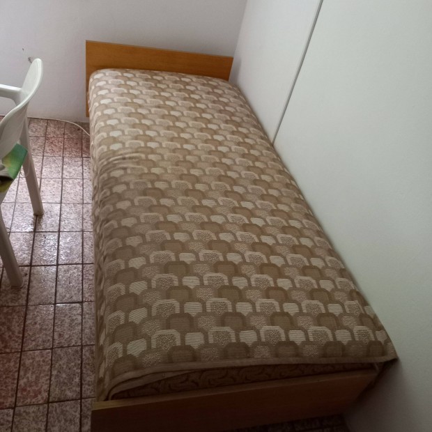 Felnőtt heverő ágyneműtartóval eladó