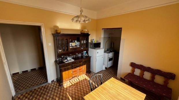 Fels� J�zs�n elad� csal�di h�z