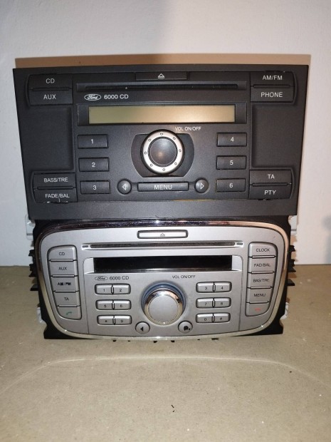 Felső: Ford 6000 CD autórádió