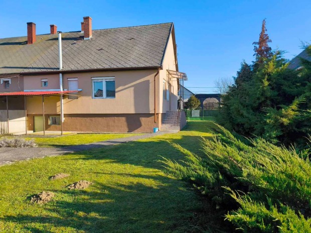 Felsdobsza futcjn 78 m2 3 szobs szigetelt csaldi hz (ikerhz)