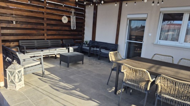 Fels�j�zsa kedvelt r�sz�n, fel�j�tott, modern �s energiatakar�kos okos