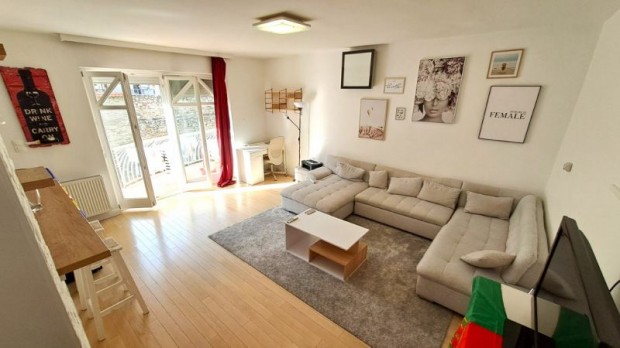 Fels�malom utc�ban nappali + 3 h�l�s, teraszos lak�s kiad�!