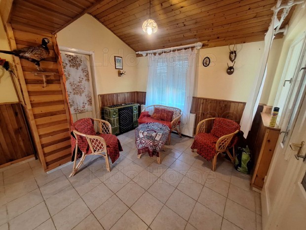 Fels�mocsol�don elad� k�tgener�ci�s csal�di h�z nagy telekkel �s