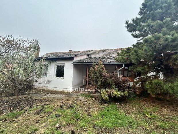 Fels�ny�ki 123 nm-es h�z elad�