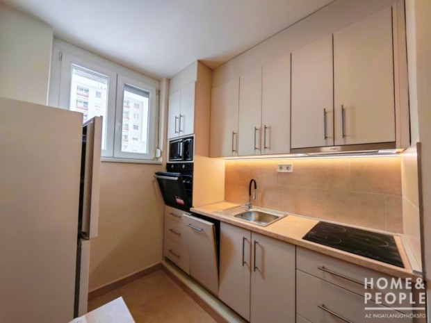 Fels�v�roson fel�j�tott lak�s elad� - Szeged