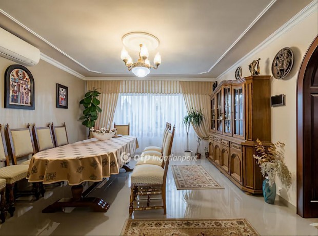 Fels�zsolca, 214 nm-es, min�s�gi csal�di h�z elad�!