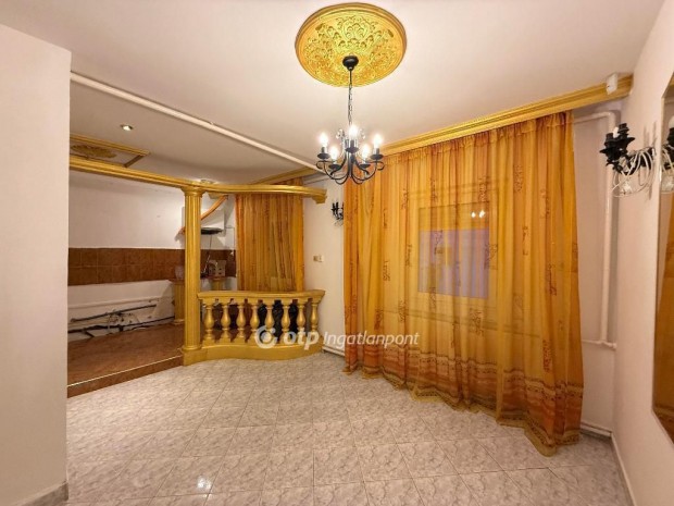 Fels�zsolcai 100 nm-es h�z elad�