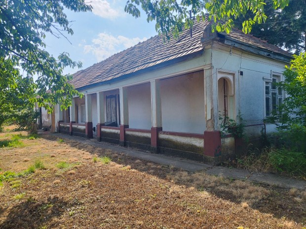 Felsőzsolcán eladó felújítandó ház